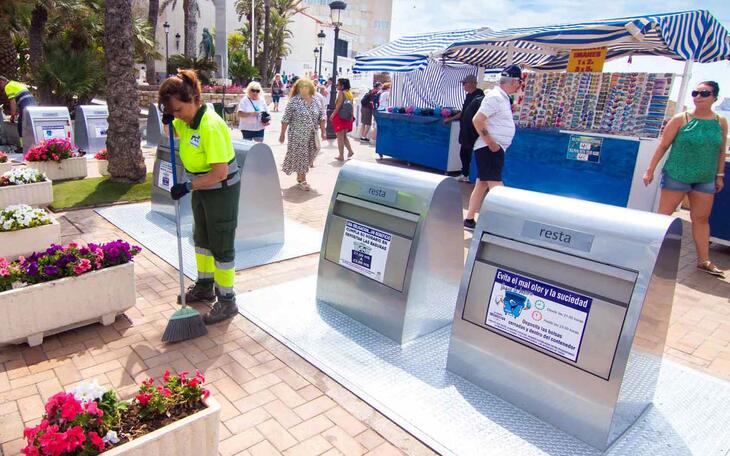 Benidorm refuerza la limpieza viaria con más trabajadores y servicios especiales en barrios y zonas turísticas durante el verano